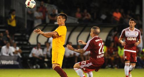 إشبيلية يفوز على ريفر بليت وديا في عاصفة أورلاندو الرعدية